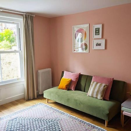 Stylish And Colourful Flat Minutes From The Beach Μάργκεϊτ Εξωτερικό φωτογραφία