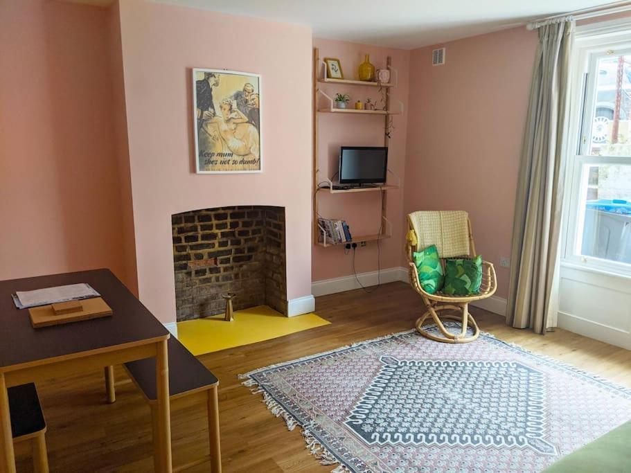Stylish And Colourful Flat Minutes From The Beach Μάργκεϊτ Εξωτερικό φωτογραφία
