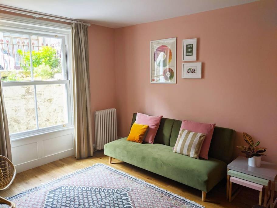 Stylish And Colourful Flat Minutes From The Beach Μάργκεϊτ Εξωτερικό φωτογραφία